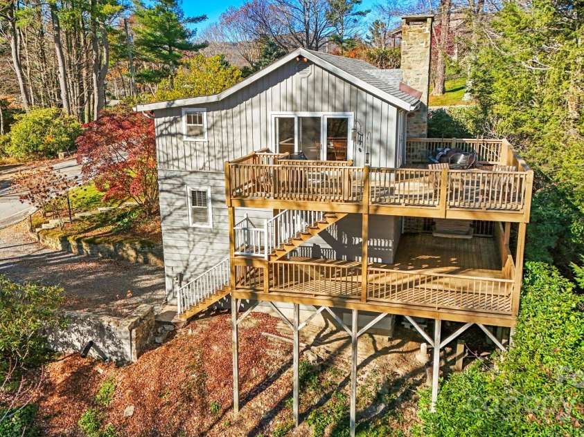 366 Spruce Road, Blowing Rock, NC 28605.  MLS# CAR4319296, YatesRealty ID 47240. 