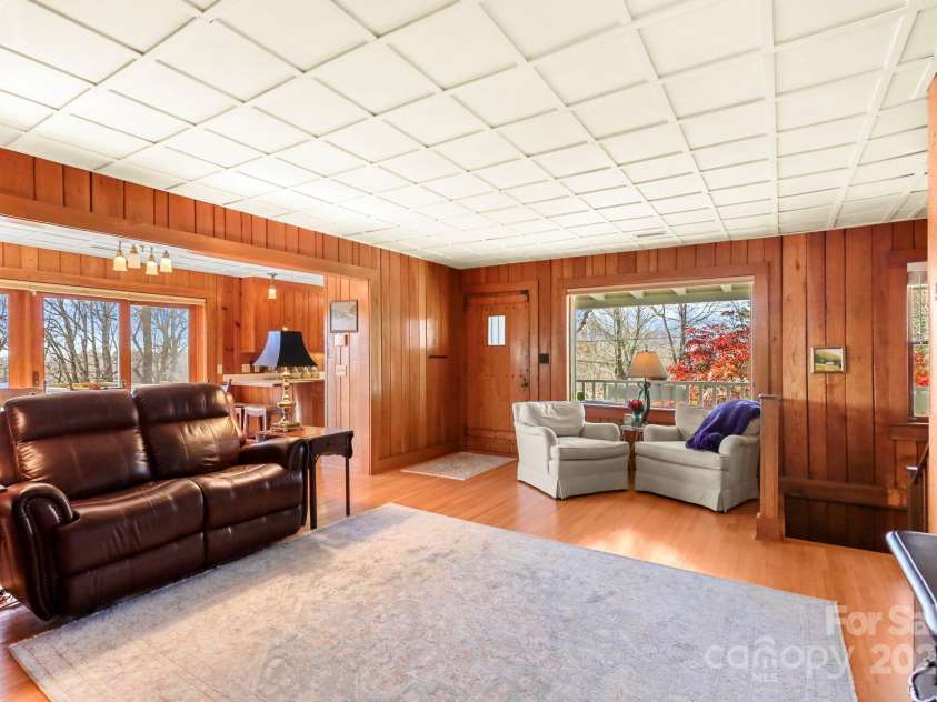 366 Spruce Road, Blowing Rock, NC 28605.  MLS# CAR4319296, YatesRealty ID 47240. 