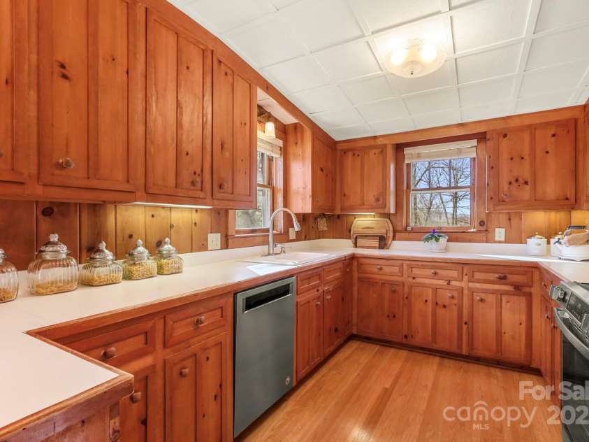 366 Spruce Road, Blowing Rock, NC 28605.  MLS# CAR4319296, YatesRealty ID 47240. 