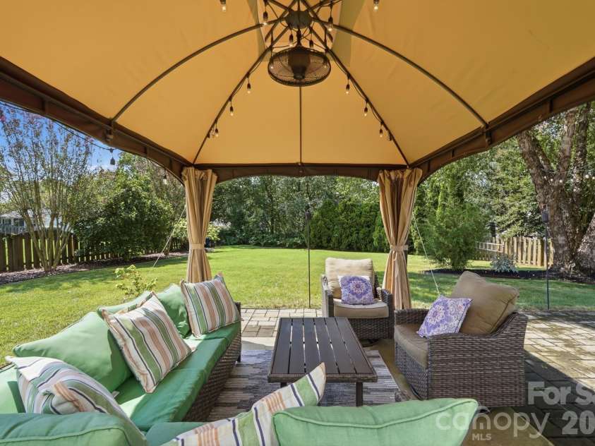 134 Lamplighter Lane, Mooresville, NC 28115.  MLS# CAR4418304, YatesRealty ID 47242. A backyard gathering spot made for relaxing and entertaining.