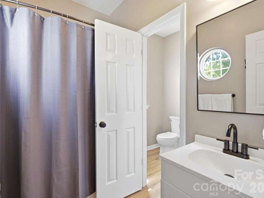 134 Lamplighter Lane, Mooresville, NC 28115.  MLS# CAR4418304, YatesRealty ID 47242. Full Bathroom