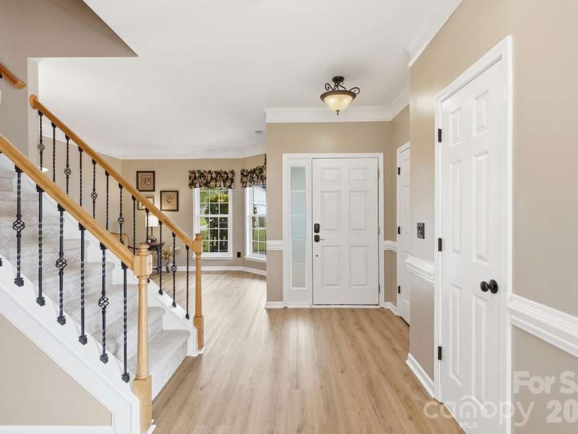 134 Lamplighter Lane, Mooresville, NC 28115.  MLS# CAR4418304, YatesRealty ID 47242. Open entry creates a warm and inviting first impression.