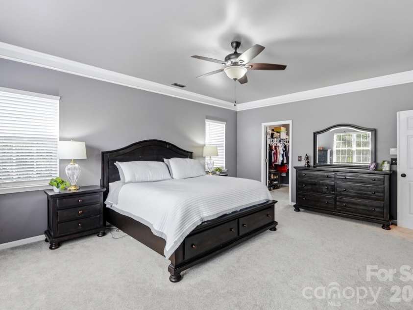 134 Lamplighter Lane, Mooresville, NC 28115.  MLS# CAR4418304, YatesRealty ID 47242. Spacious primary bedroom with a relaxing, comfortable feel.