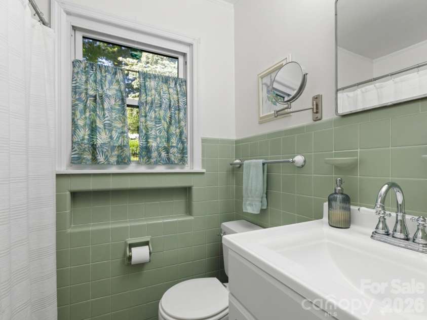 28 Arthur Road, Asheville, NC 28806.  MLS# CAR4418167, YatesRealty ID 47243. Full Bath with Mid-Century Details and Built-ins