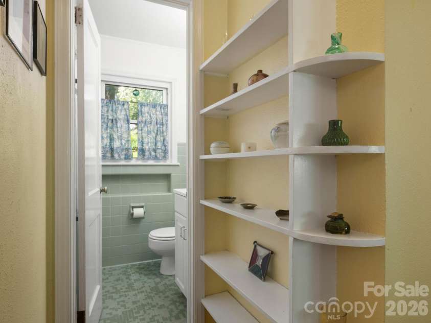 28 Arthur Road, Asheville, NC 28806.  MLS# CAR4418167, YatesRealty ID 47243. Hall Built-In