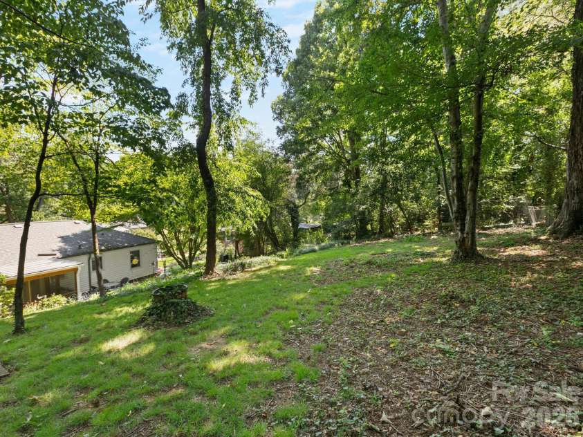 28 Arthur Road, Asheville, NC 28806.  MLS# CAR4418167, YatesRealty ID 47243. The Other Corner...