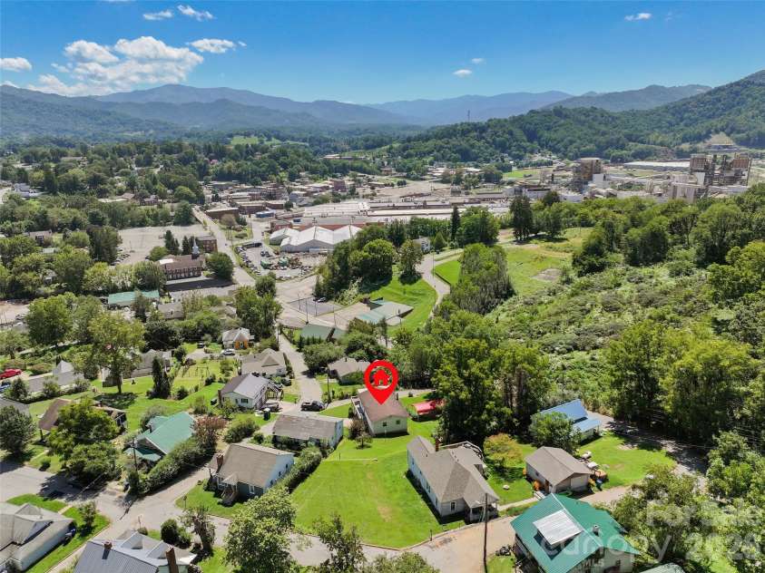 83 Rocky Street, Canton, NC 28716.  MLS# CAR4419010, YatesRealty ID 47244. 