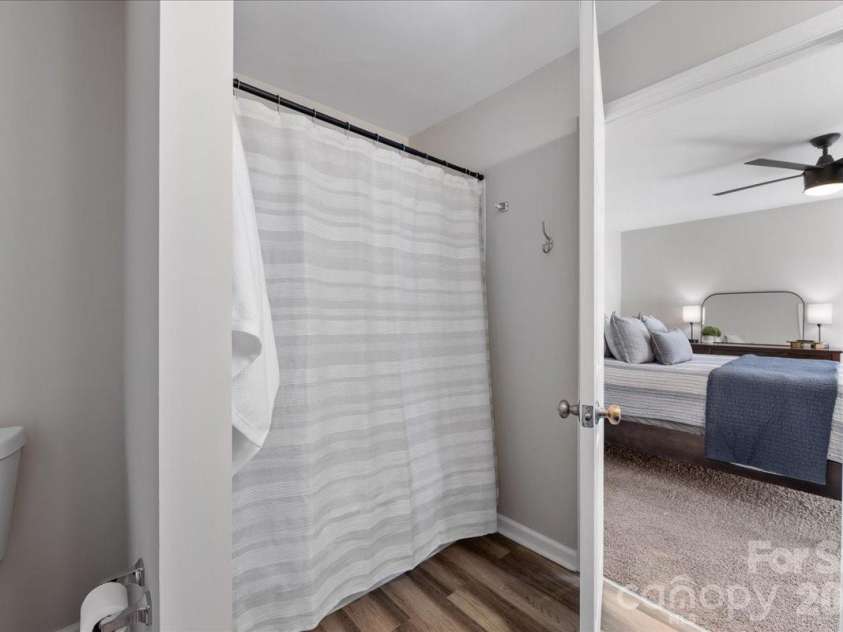 1301 Maple Shade Lane, Charlotte, NC 28270.  MLS# CAR4358514, YatesRealty ID 4725. Full Bath