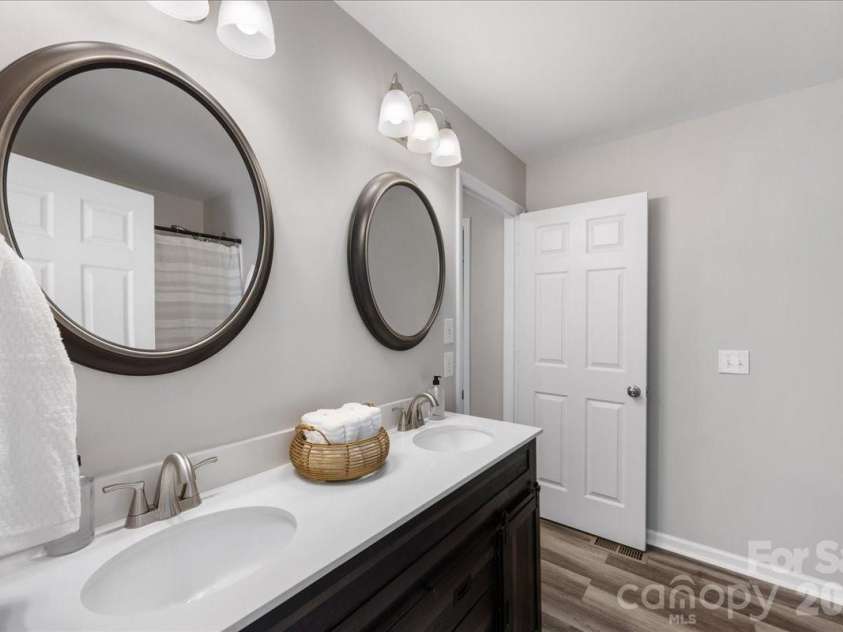 1301 Maple Shade Lane, Charlotte, NC 28270.  MLS# CAR4358514, YatesRealty ID 4725. Full Bath