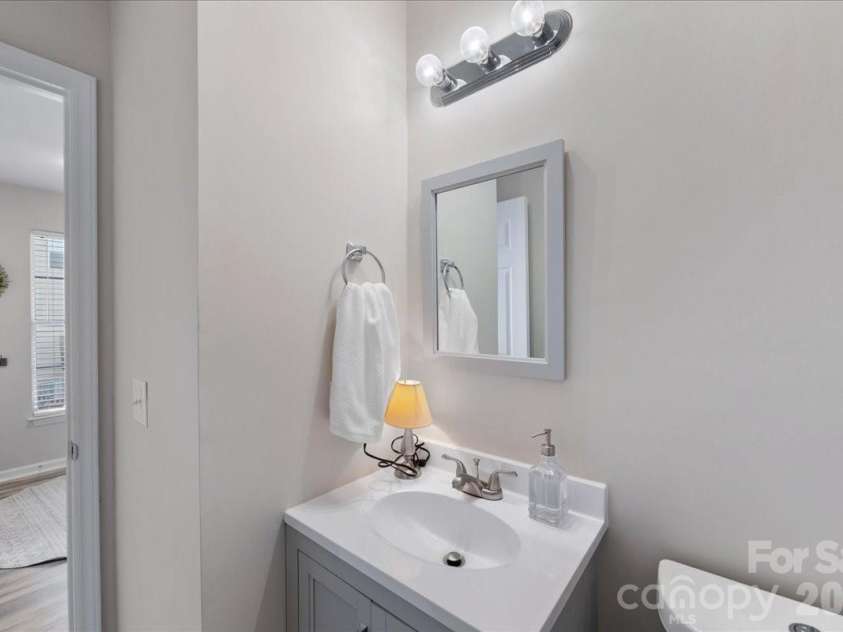 1301 Maple Shade Lane, Charlotte, NC 28270.  MLS# CAR4358514, YatesRealty ID 4725. Half Bathroom
