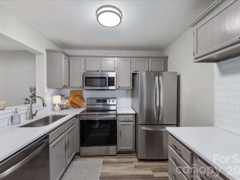 1301 Maple Shade Lane, Charlotte, NC 28270.  MLS# CAR4358514, YatesRealty ID 4725. Kitchen