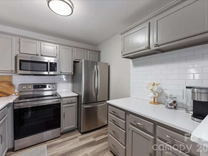 1301 Maple Shade Lane, Charlotte, NC 28270.  MLS# CAR4358514, YatesRealty ID 4725. Kitchen