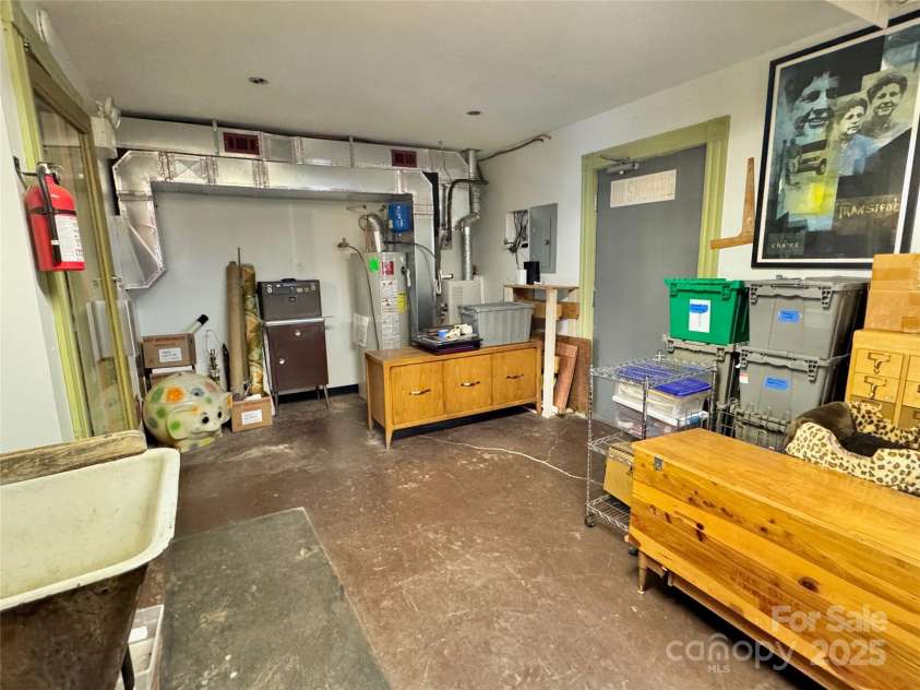 297 Hillside Street, Asheville, NC 28801.  MLS# CAR4203222, YatesRealty ID 4725. 1st floor bedroom/office