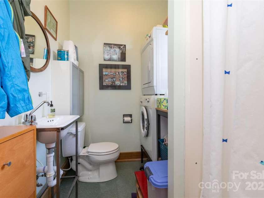297 Hillside Street, Asheville, NC 28801.  MLS# CAR4203222, YatesRealty ID 4725. 2nd floor guest bath/ laundry