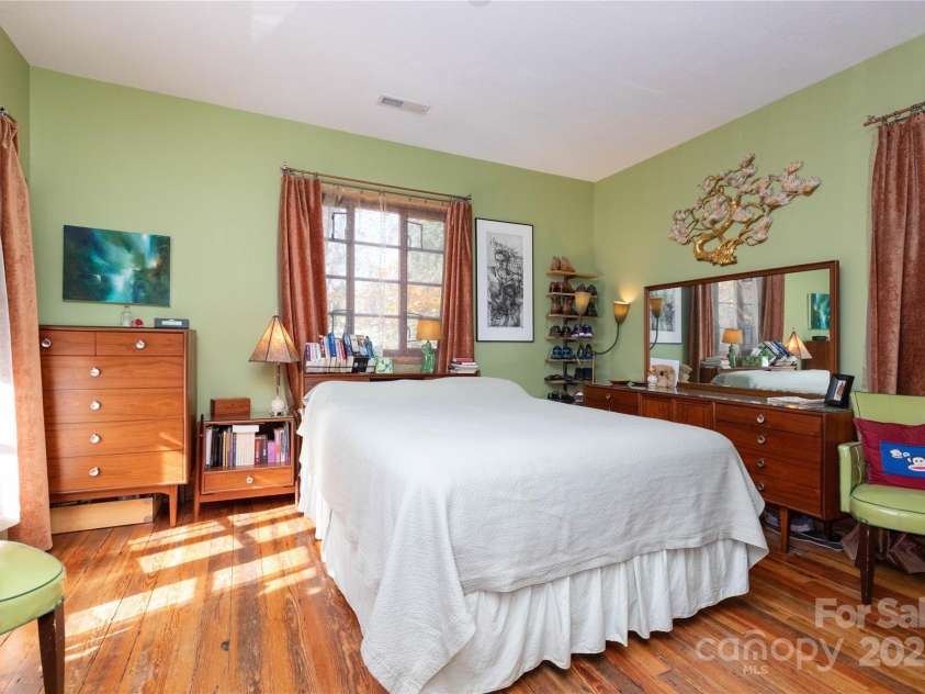 297 Hillside Street, Asheville, NC 28801.  MLS# CAR4203222, YatesRealty ID 4725. 2nd floor primary bedroom