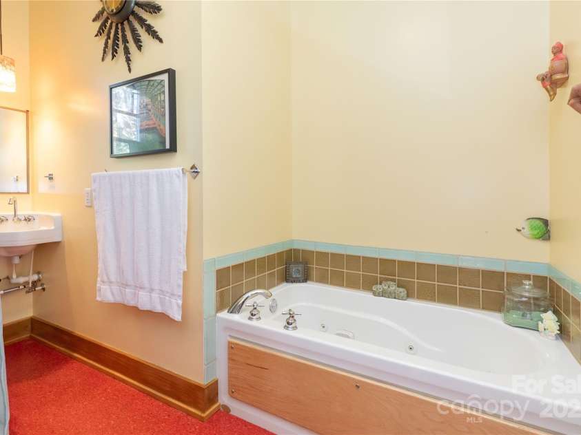 297 Hillside Street, Asheville, NC 28801.  MLS# CAR4326761, YatesRealty ID 4725. 2nd floor bathroom