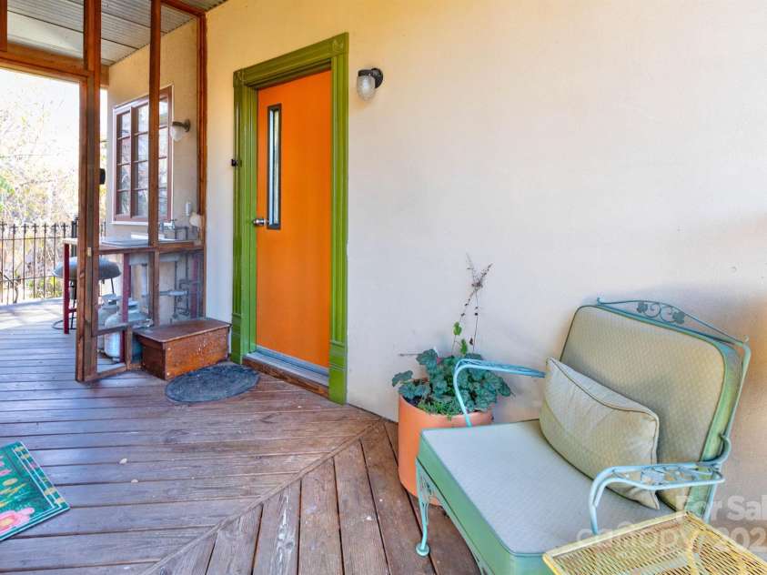297 Hillside Street, Asheville, NC 28801.  MLS# CAR4326761, YatesRealty ID 4725. 2nd floor covered passageway
