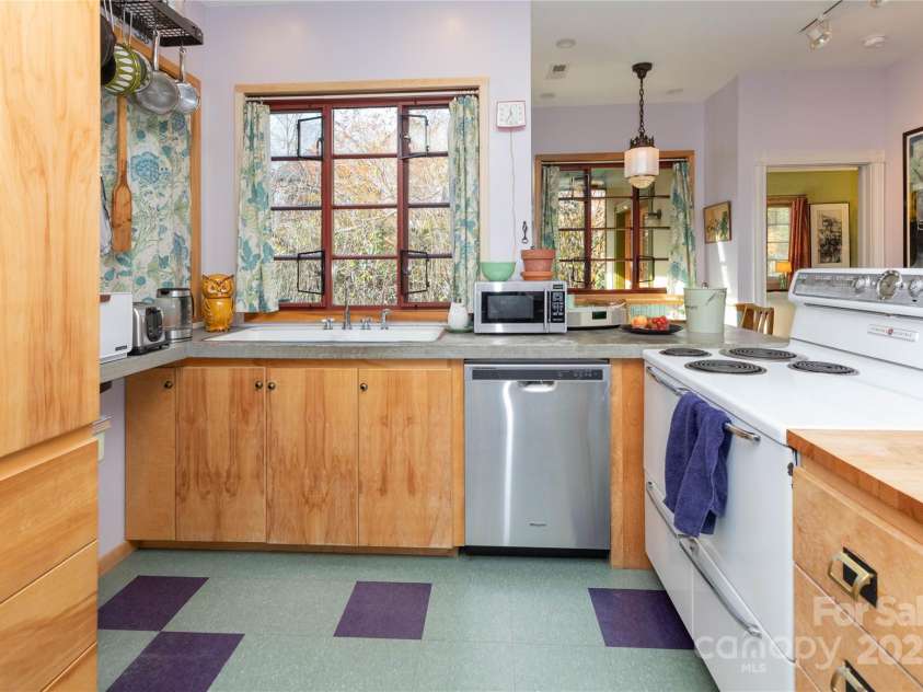 297 Hillside Street, Asheville, NC 28801.  MLS# CAR4326761, YatesRealty ID 4725. 2nd floor kitchen