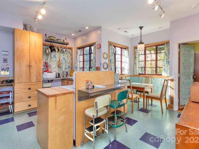 297 Hillside Street, Asheville, NC 28801.  MLS# CAR4326761, YatesRealty ID 4725. 2nd floor kitchen/dining area