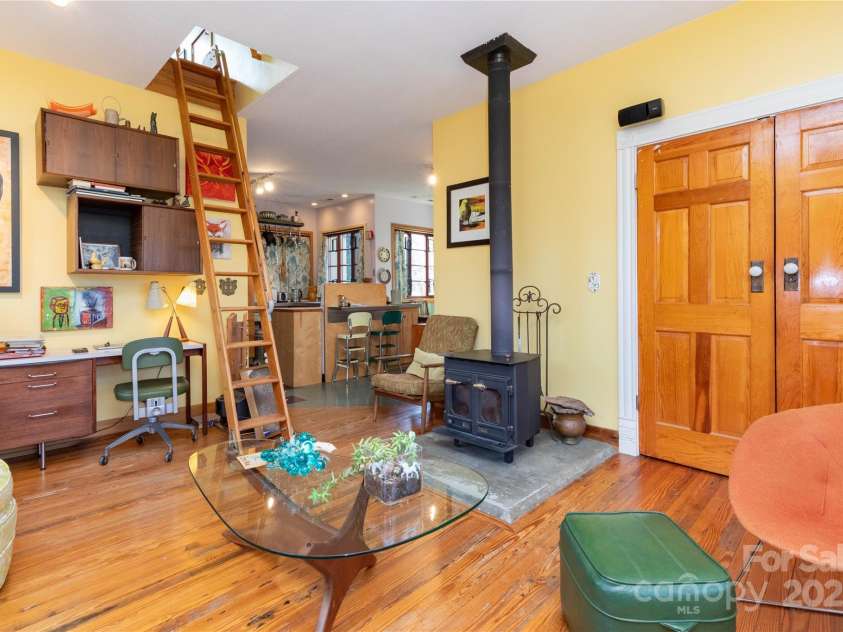 297 Hillside Street, Asheville, NC 28801.  MLS# CAR4326761, YatesRealty ID 4725. 2nd floor living room