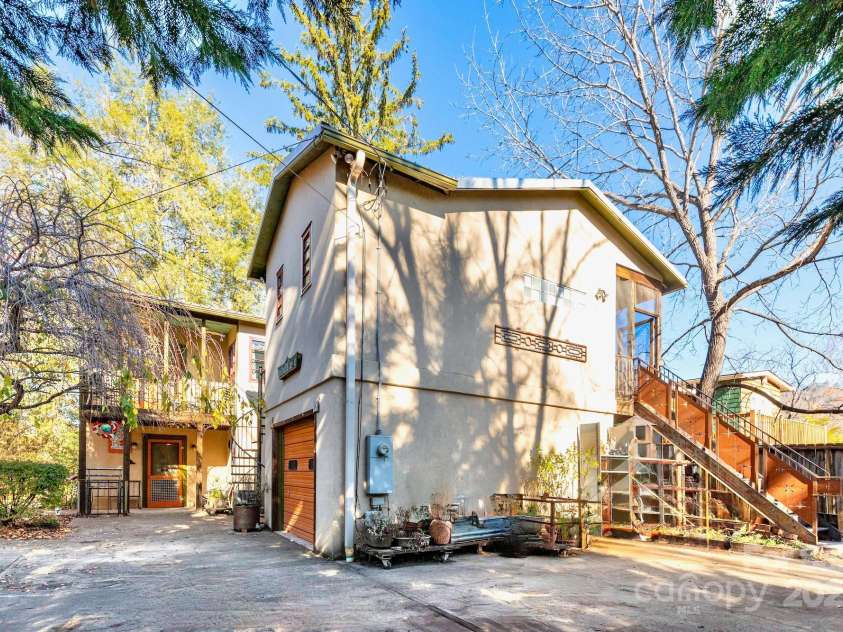 297 Hillside Street, Asheville, NC 28801.  MLS# CAR4326761, YatesRealty ID 4725. 