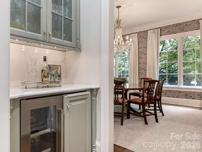 2946 Wheelock Road, Charlotte, NC 28211.  MLS# CAR4386105, YatesRealty ID 47250. Bar