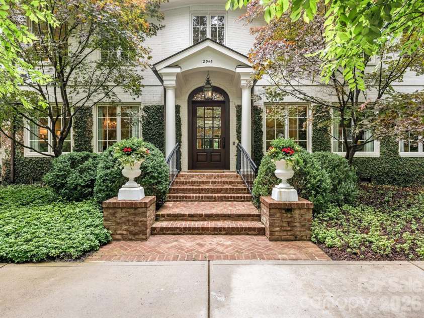 2946 Wheelock Road, Charlotte, NC 28211.  MLS# CAR4386105, YatesRealty ID 47250. Front Entry