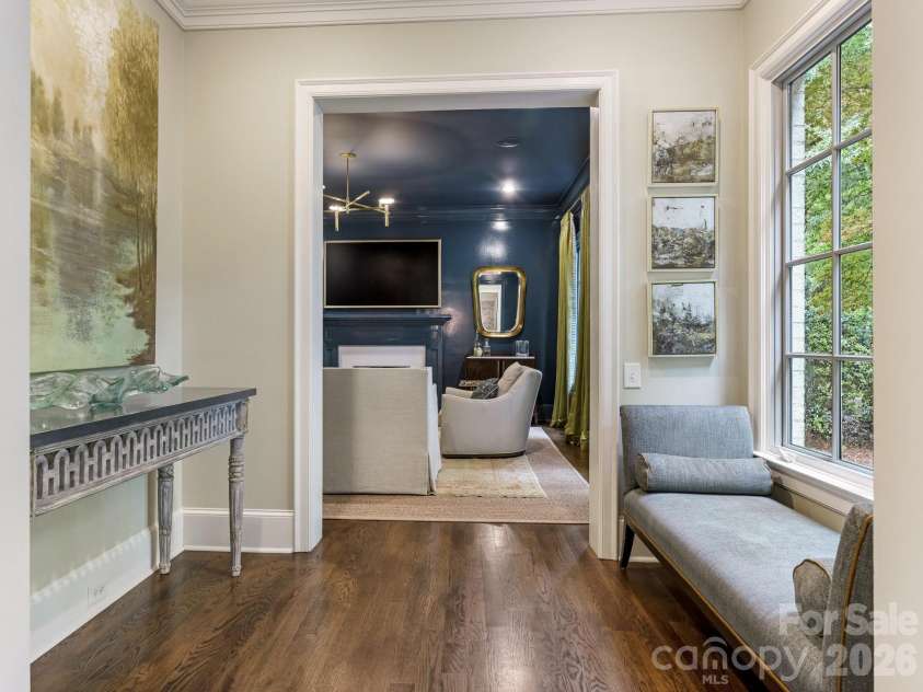 2946 Wheelock Road, Charlotte, NC 28211.  MLS# CAR4386105, YatesRealty ID 47250. Front Hall