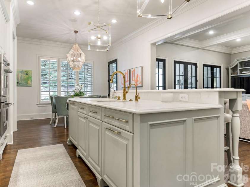 2946 Wheelock Road, Charlotte, NC 28211.  MLS# CAR4386105, YatesRealty ID 47250. Kitchen