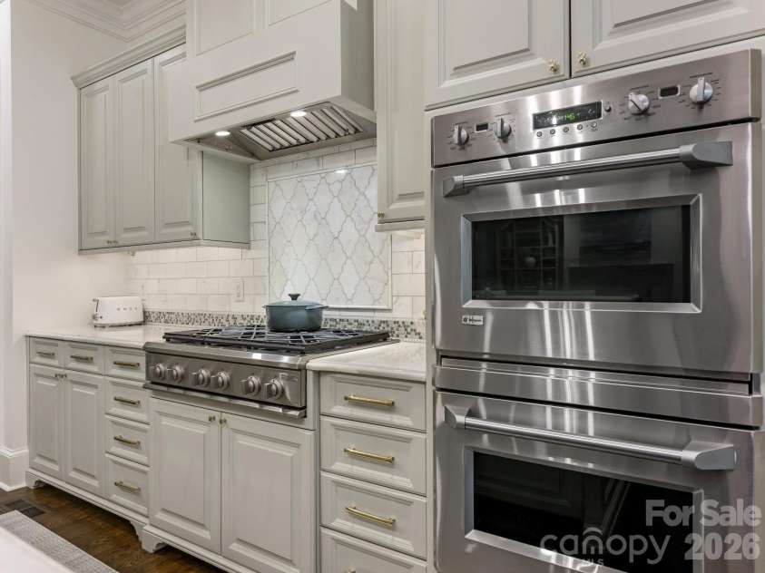 2946 Wheelock Road, Charlotte, NC 28211.  MLS# CAR4386105, YatesRealty ID 47250. Kitchen