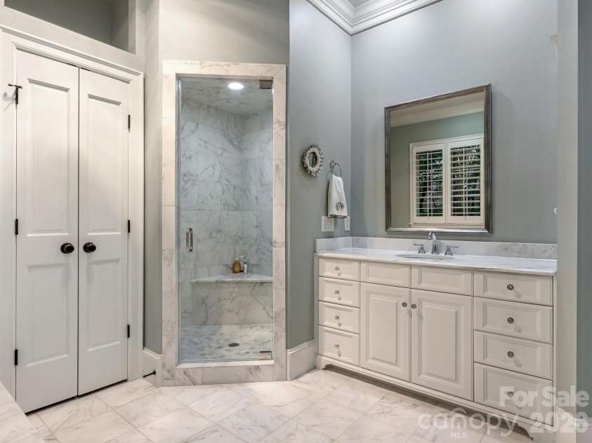2946 Wheelock Road, Charlotte, NC 28211.  MLS# CAR4386105, YatesRealty ID 47250. Primary Bath