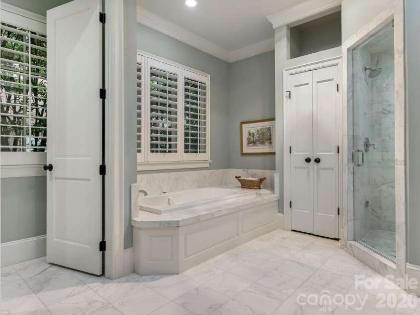 2946 Wheelock Road, Charlotte, NC 28211.  MLS# CAR4386105, YatesRealty ID 47250. Primary Bath