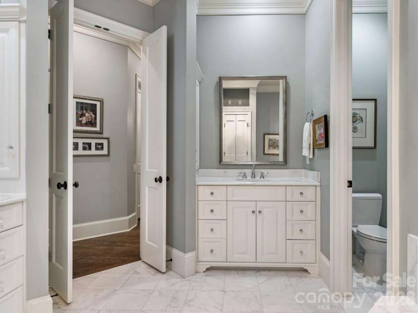 2946 Wheelock Road, Charlotte, NC 28211.  MLS# CAR4386105, YatesRealty ID 47250. Primary Bath