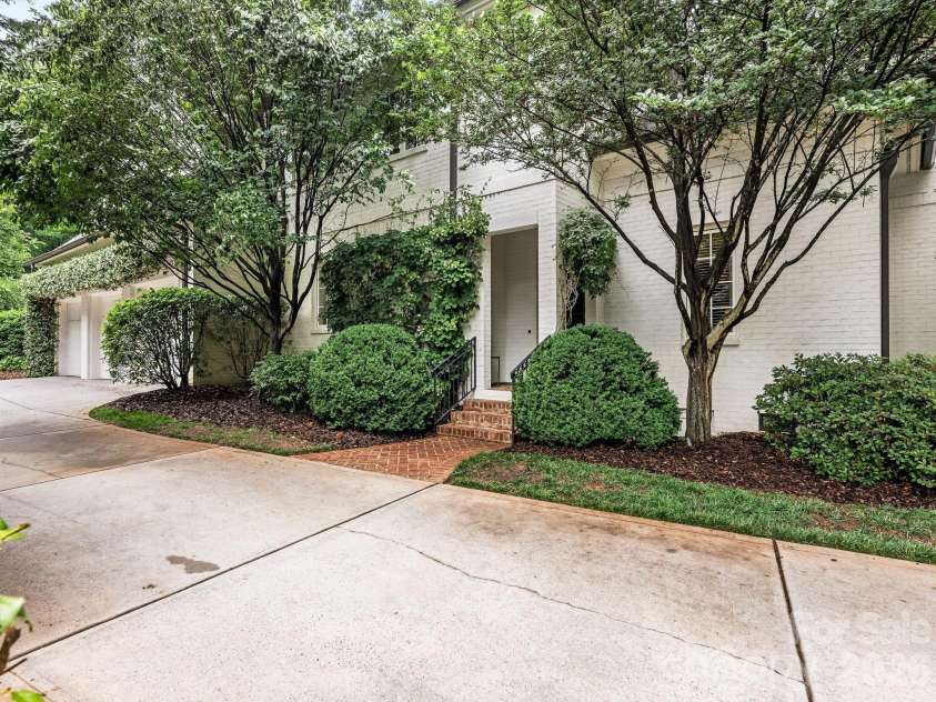 2946 Wheelock Road, Charlotte, NC 28211.  MLS# CAR4386105, YatesRealty ID 47250. Side Entry