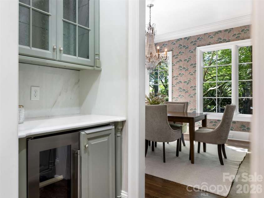 2946 Wheelock Road, Charlotte, NC 28211.  MLS# CAR4422920, YatesRealty ID 47250. Butler's Pantry
