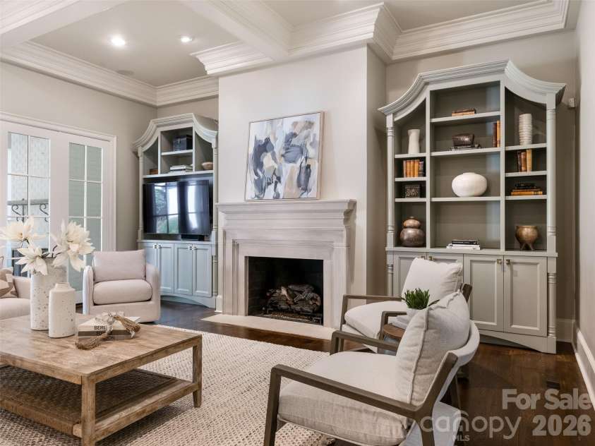 2946 Wheelock Road, Charlotte, NC 28211.  MLS# CAR4422920, YatesRealty ID 47250. Great Room