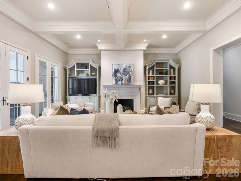 2946 Wheelock Road, Charlotte, NC 28211.  MLS# CAR4422920, YatesRealty ID 47250. Great Room