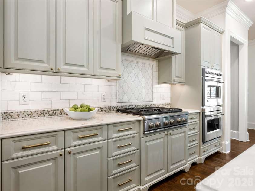 2946 Wheelock Road, Charlotte, NC 28211.  MLS# CAR4422920, YatesRealty ID 47250. Kitchen