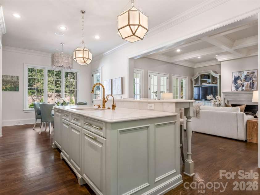 2946 Wheelock Road, Charlotte, NC 28211.  MLS# CAR4422920, YatesRealty ID 47250. Kitchen