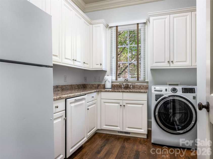 2946 Wheelock Road, Charlotte, NC 28211.  MLS# CAR4422920, YatesRealty ID 47250. Laundry Room