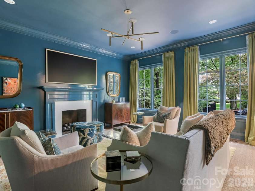 2946 Wheelock Road, Charlotte, NC 28211.  MLS# CAR4422920, YatesRealty ID 47250. Living Room