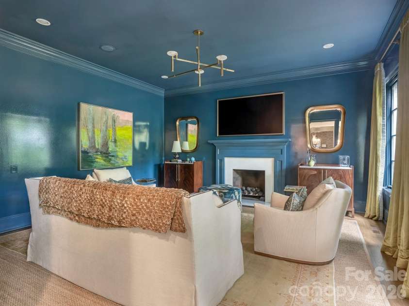 2946 Wheelock Road, Charlotte, NC 28211.  MLS# CAR4422920, YatesRealty ID 47250. Living Room