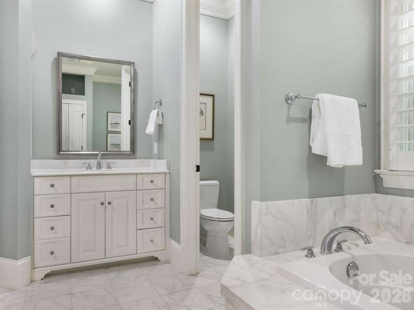 2946 Wheelock Road, Charlotte, NC 28211.  MLS# CAR4422920, YatesRealty ID 47250. Primary Bath