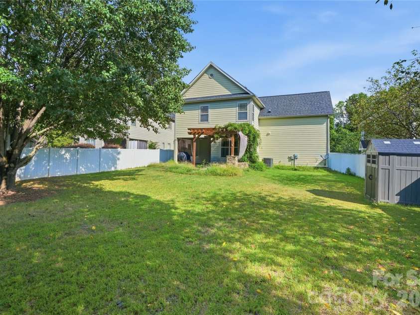 13835 Cedar Pond Circle, Huntersville, NC 28078.  MLS# CAR4415357, YatesRealty ID 47251. 