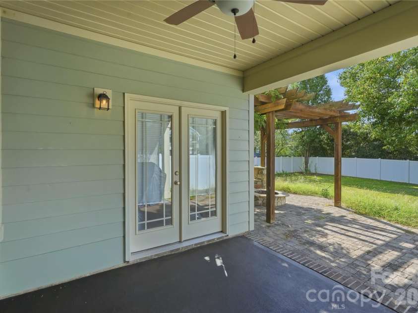 13835 Cedar Pond Circle, Huntersville, NC 28078.  MLS# CAR4415357, YatesRealty ID 47251. 