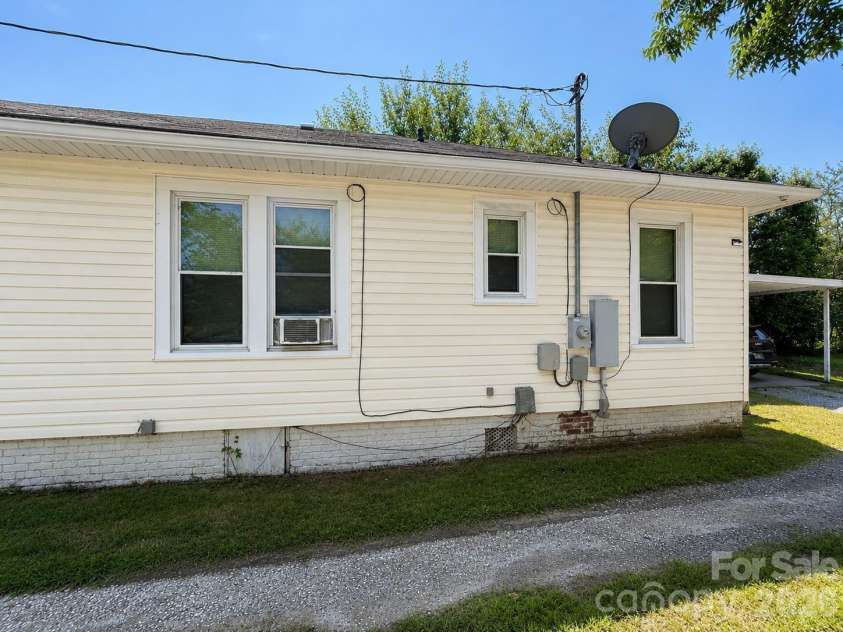 611 Monroe Street, Salisbury, NC 28144.  MLS# CAR4418996, YatesRealty ID 47257. 