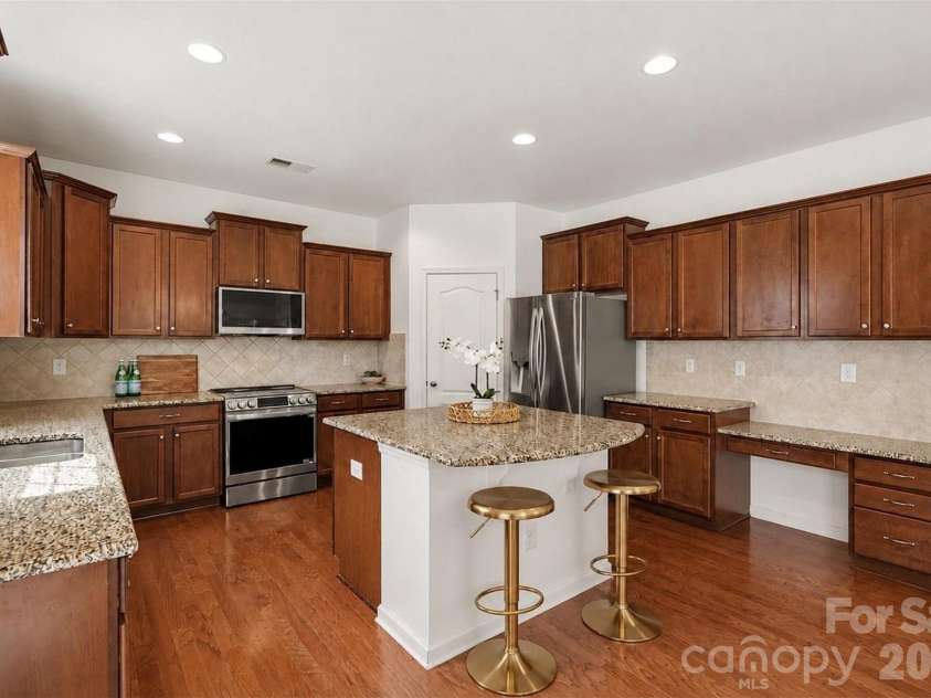 5810 Castlecove Road, Charlotte, NC 28273.  MLS# CAR4403893, YatesRealty ID 47259. 