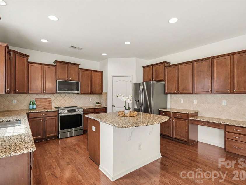 5810 Castlecove Road, Charlotte, NC 28273.  MLS# CAR4403893, YatesRealty ID 47259. 