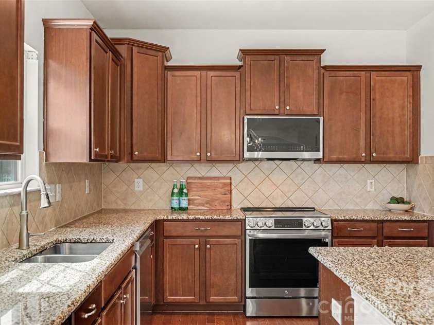 5810 Castlecove Road, Charlotte, NC 28273.  MLS# CAR4403893, YatesRealty ID 47259. 