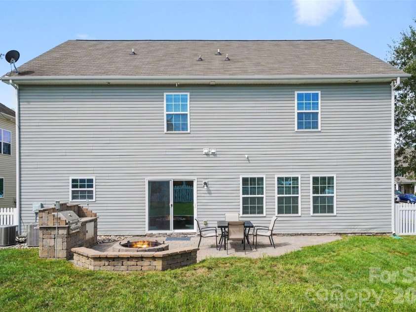 5810 Castlecove Road, Charlotte, NC 28273.  MLS# CAR4403893, YatesRealty ID 47259. 